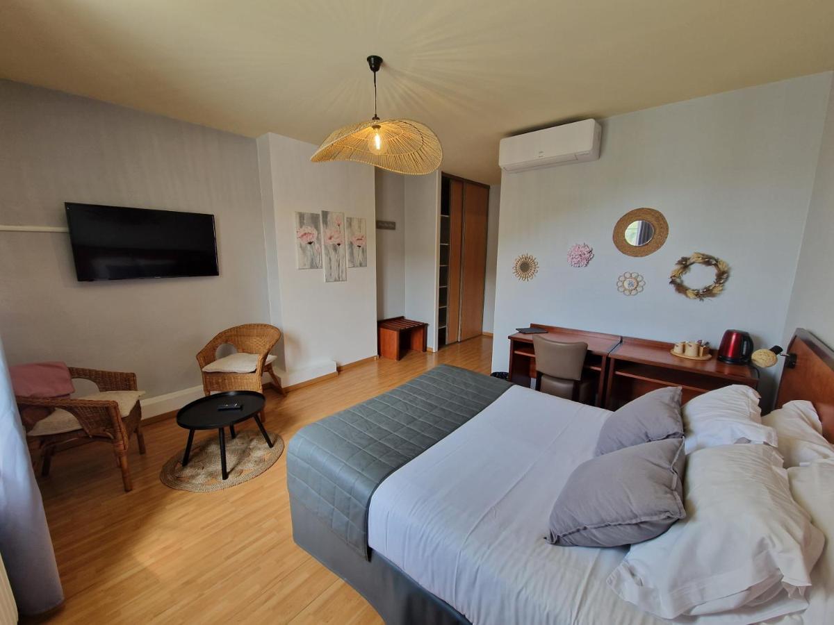Hotel Restaurant La Traverse Cenac-et-Saint-Julien Экстерьер фото